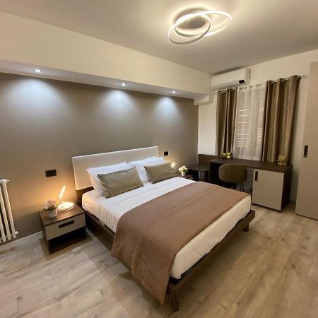 פלרמו Hotel Plaza Ungheria מראה חיצוני תמונה