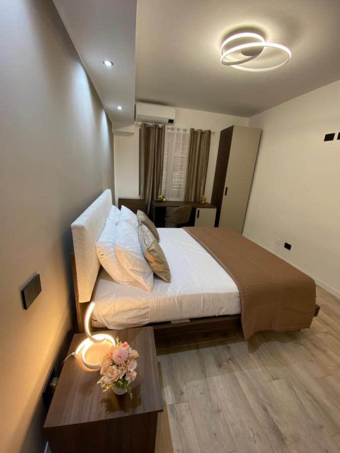 פלרמו Hotel Plaza Ungheria מראה חיצוני תמונה