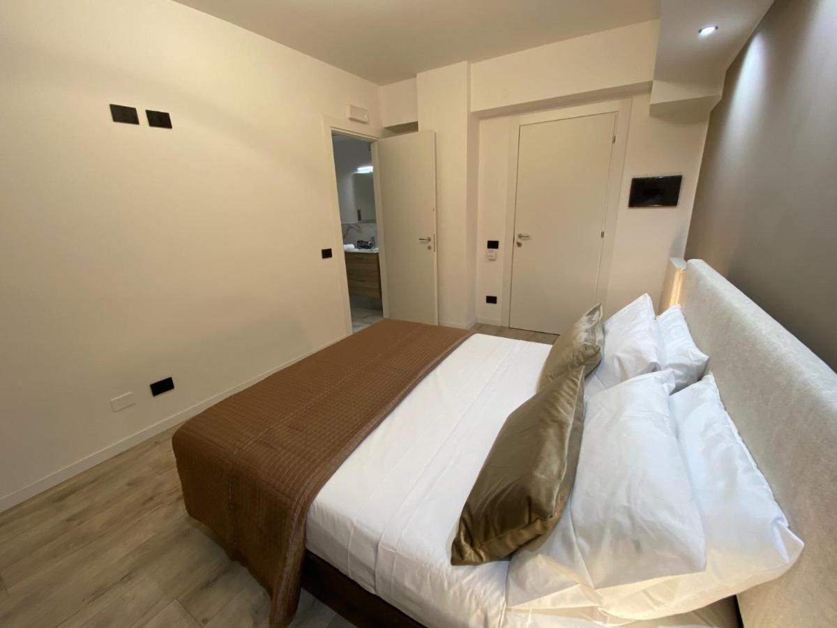 פלרמו Hotel Plaza Ungheria מראה חיצוני תמונה