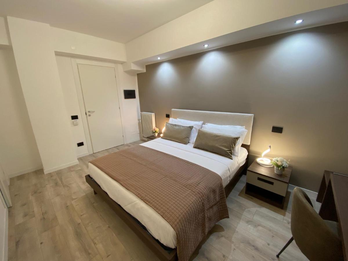 פלרמו Hotel Plaza Ungheria מראה חיצוני תמונה