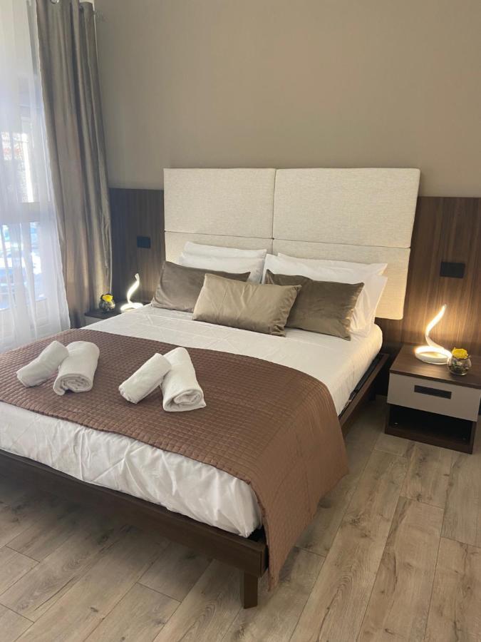 פלרמו Hotel Plaza Ungheria מראה חיצוני תמונה