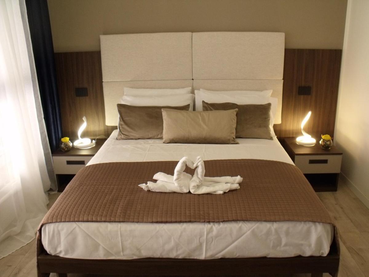 פלרמו Hotel Plaza Ungheria מראה חיצוני תמונה