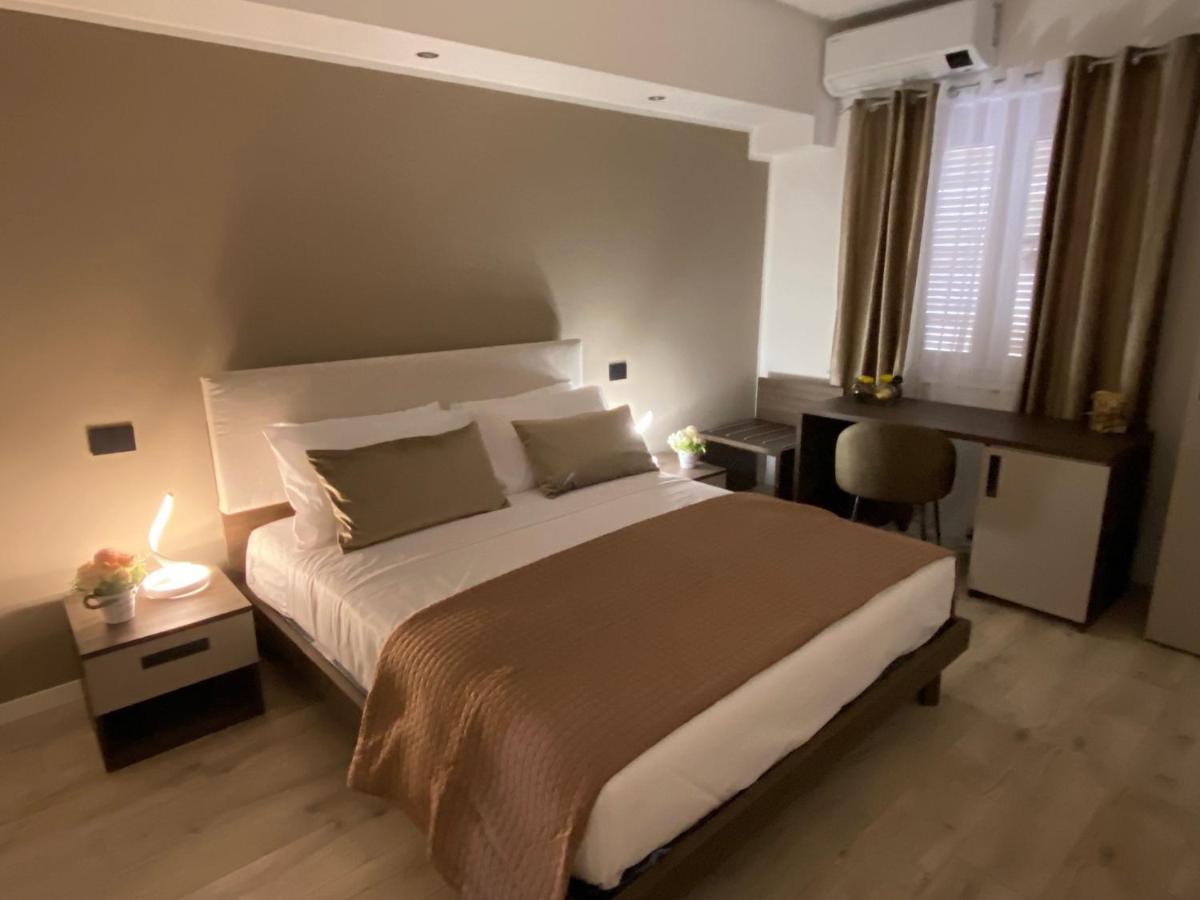 פלרמו Hotel Plaza Ungheria מראה חיצוני תמונה